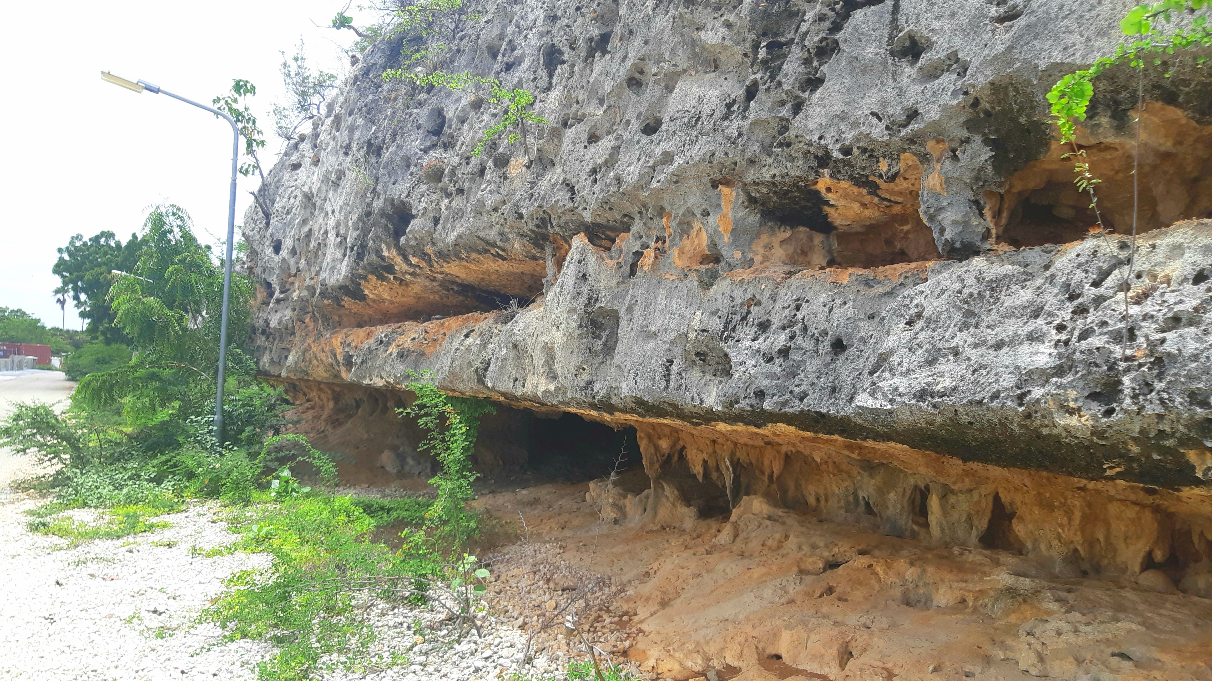 geocache hidden in cave Bonaire