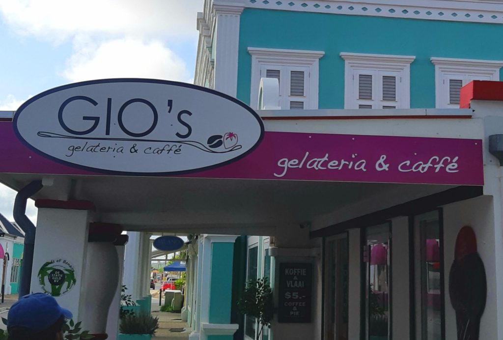 Gio's eating and drinking in Bonaire