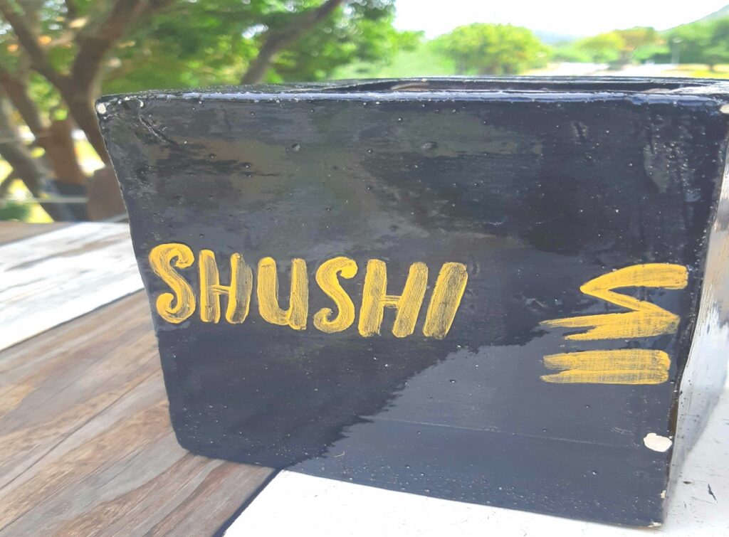 Shushi means trash in Papiamentu