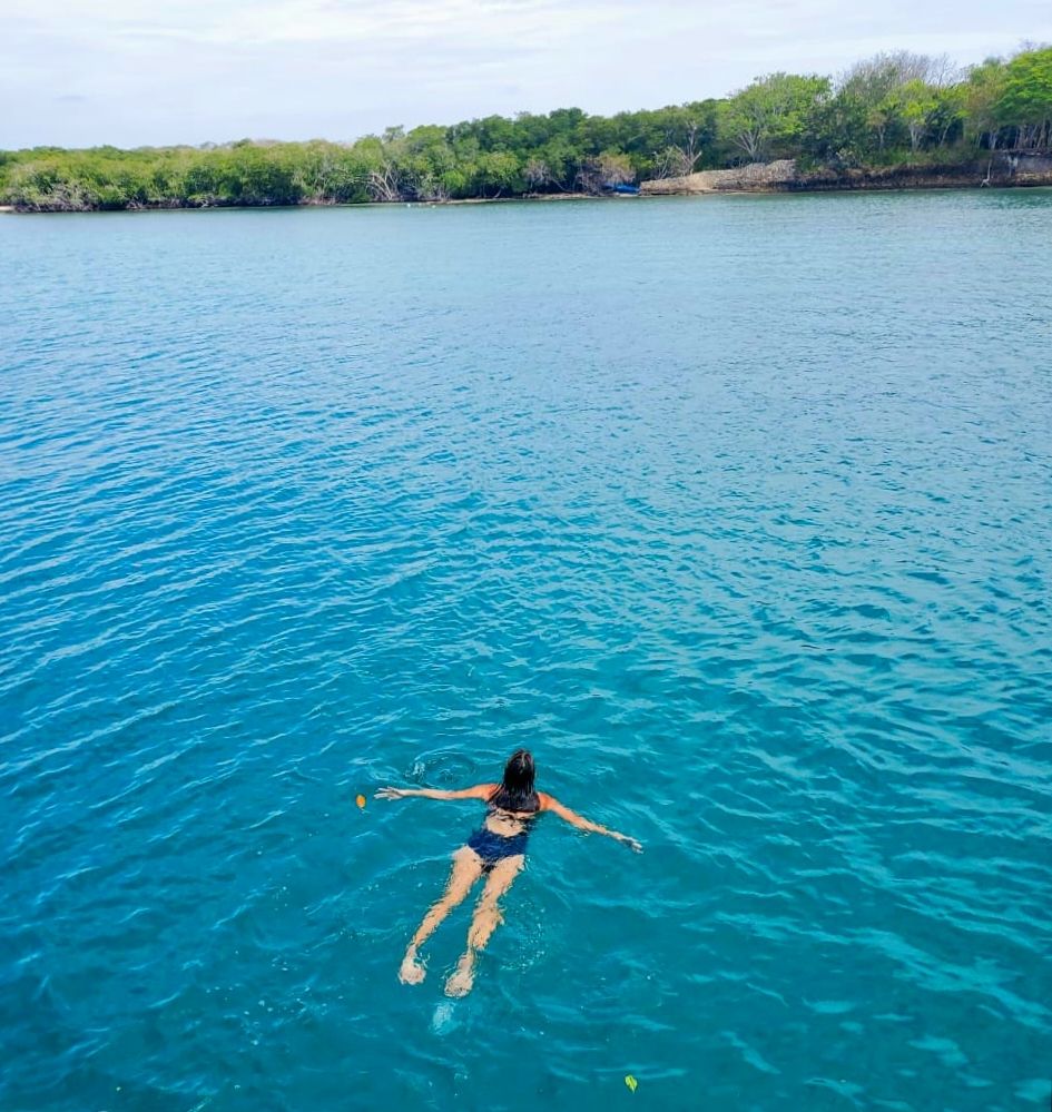 Swimming Isla Grande Rosario islands