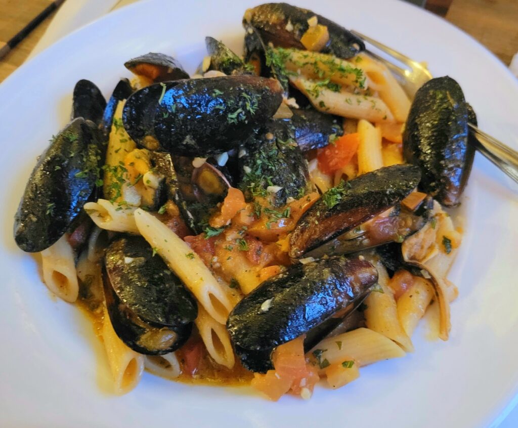 eating in Cartagena mussel pasta at Di Silvio