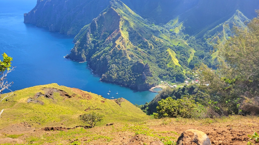 The anchorage in Fatu Hiva