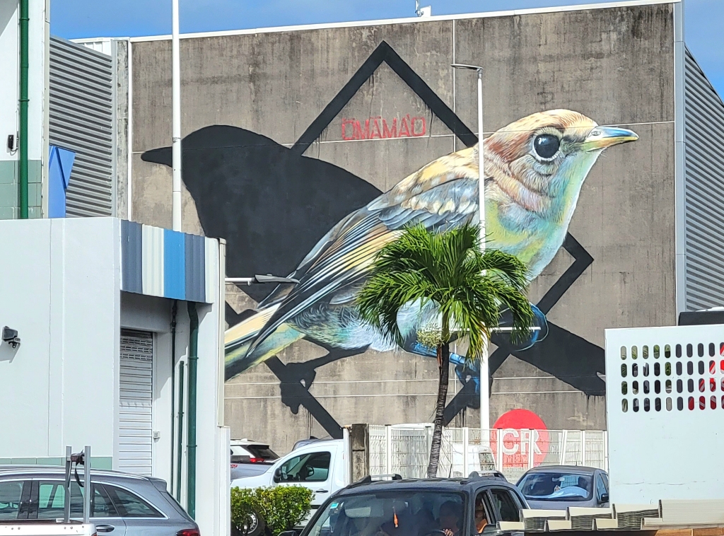 Bird street art Papeete