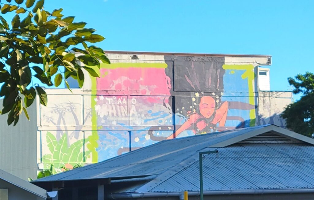 Woman on wall Tahiti