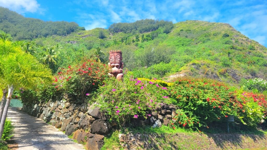 roadside tiki Moorea