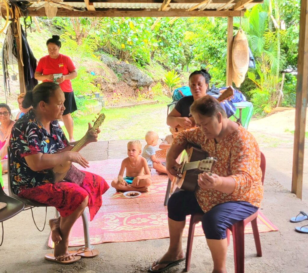 Marquesan musicians, Hapatoni