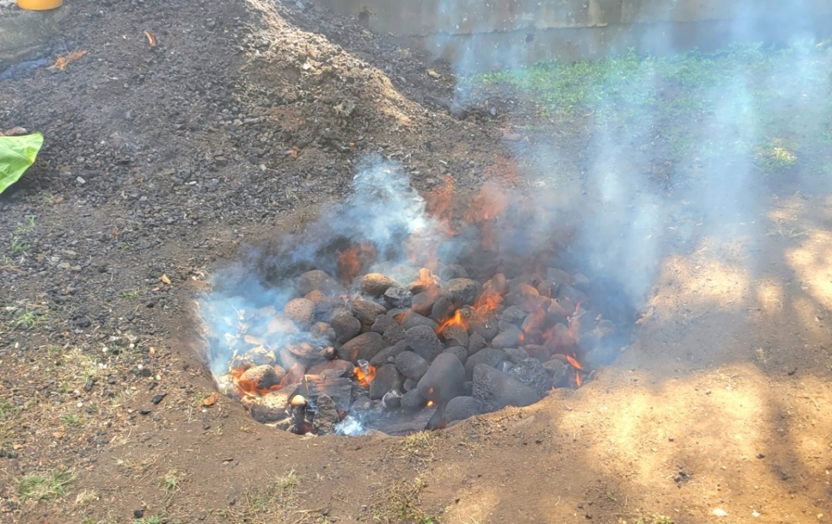 Traditional Marquesan Oven with Cruisers