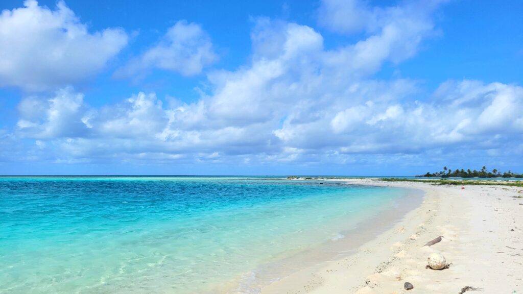 Blue lagoon in Rangiroa, Tuamotus