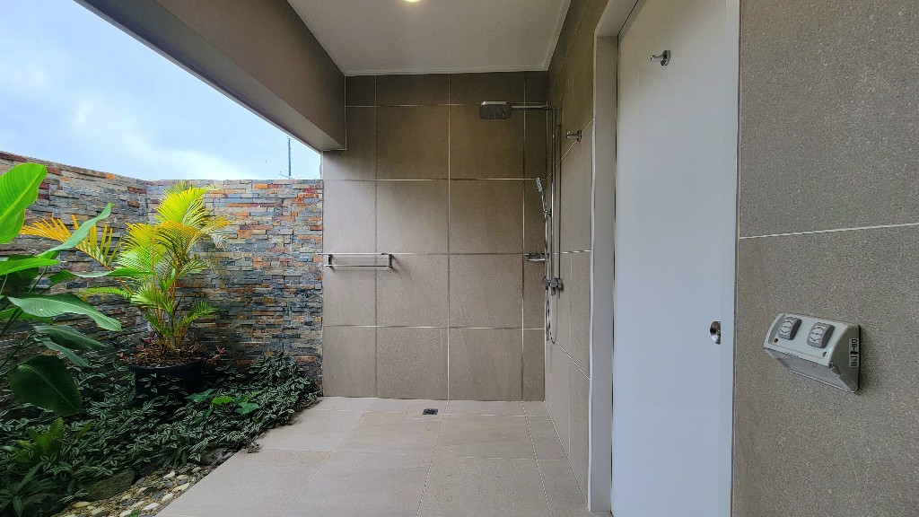 outdoor shower, Nawi Marina