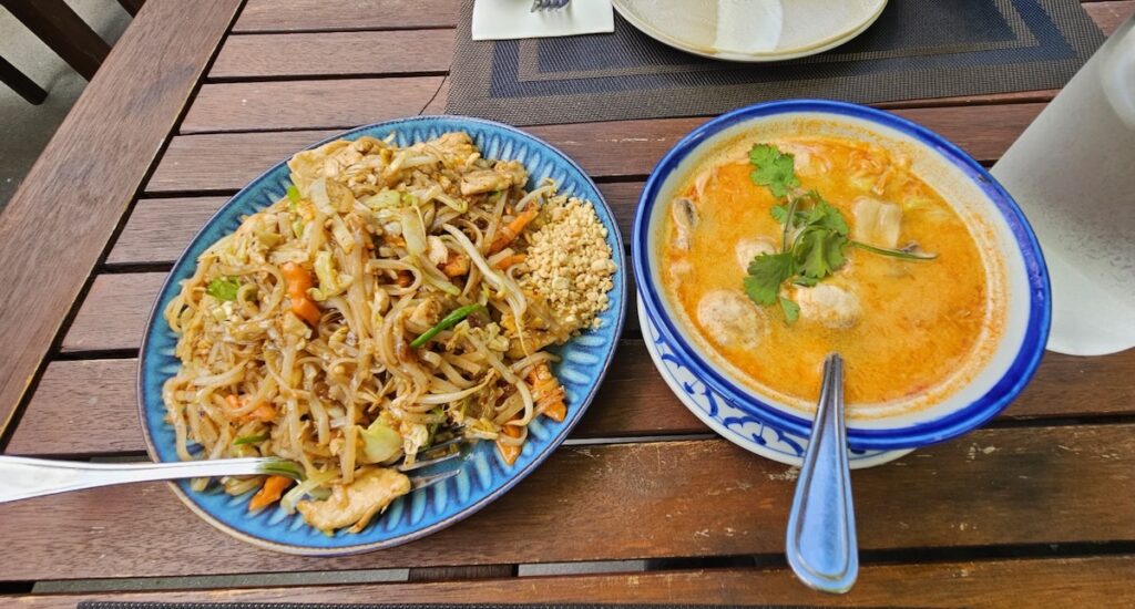 Pad Thai, Thai soup, lunch, restaurant meal