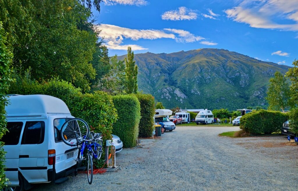 campground, campervans, mountain