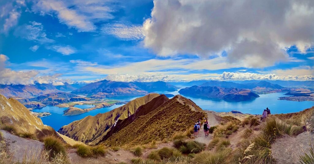 Panorama Roy's Peak view, hiking