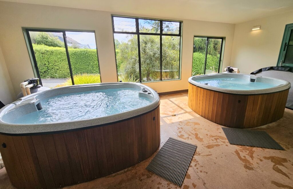 Private baths, hot tubs, Wanaka Holiday Park