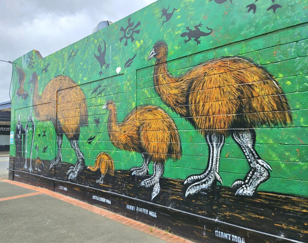 moas, street art in New Zealand