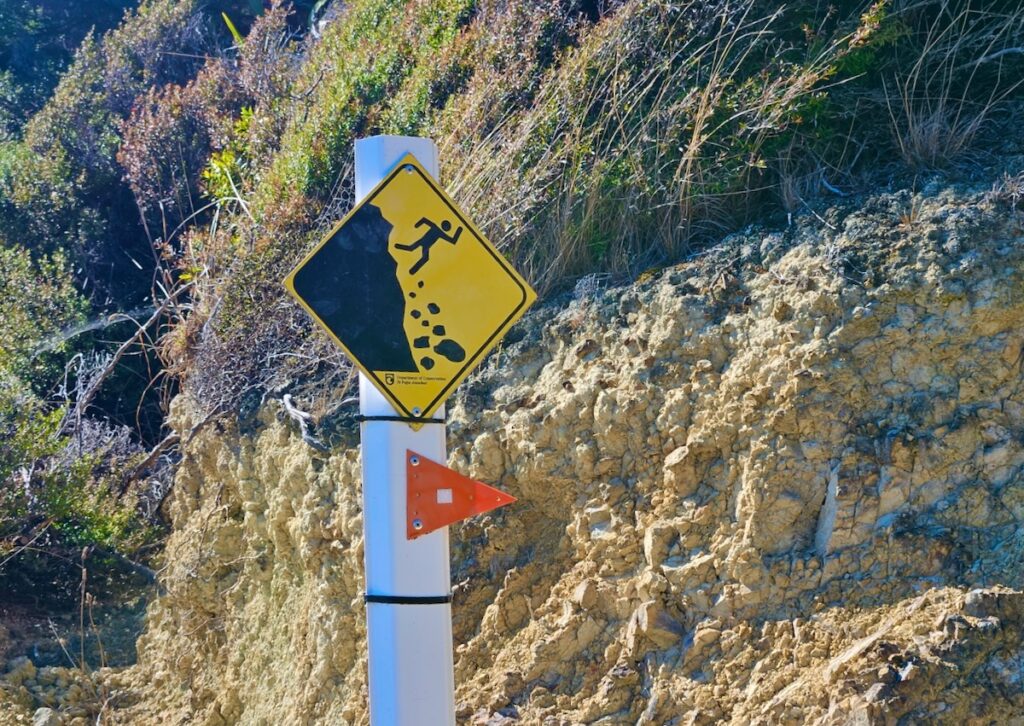 Falling rock sign, hiking in New Zealand