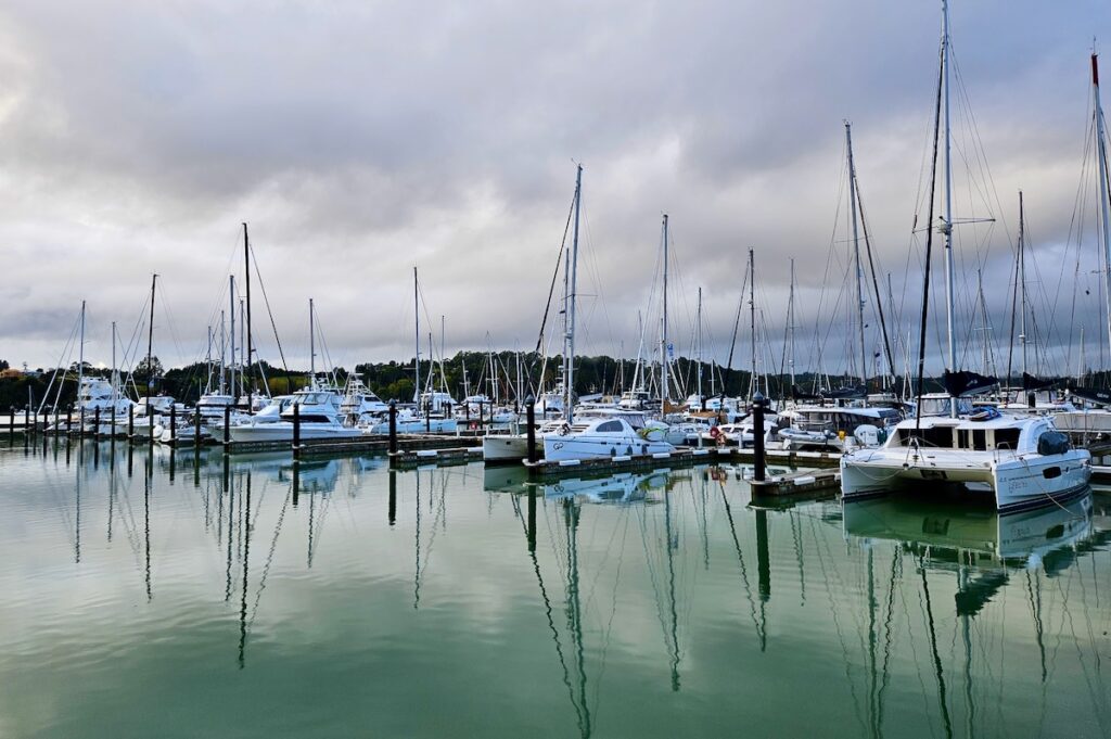 boating the Bay of islands marina