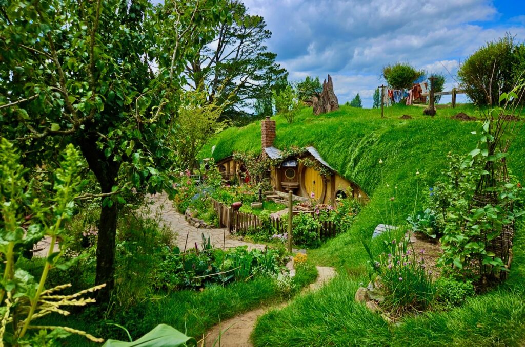 Hobbiton house and garden