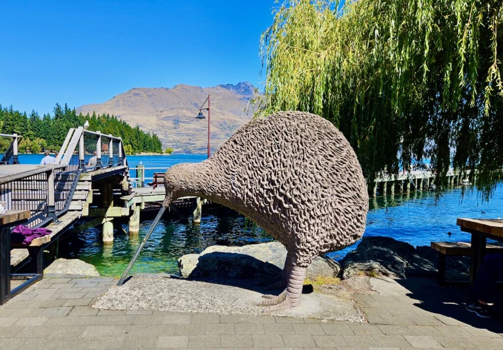 Kiwi sculpture, Queenstown