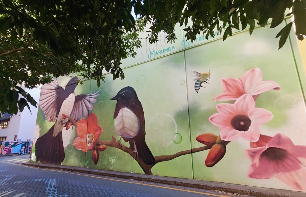 Street art, bird mural