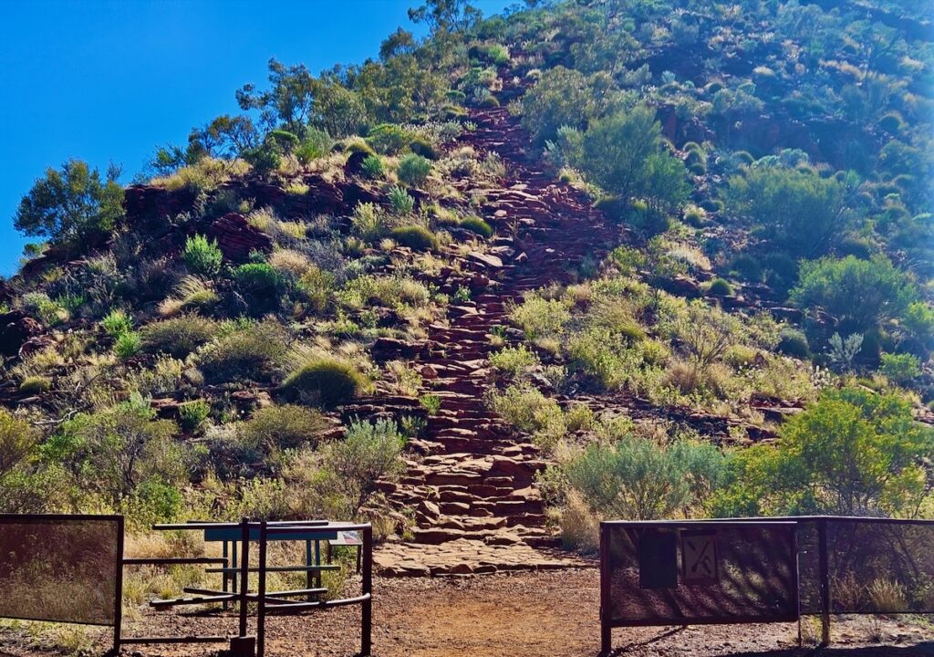 Kings Canyon Rim hike, Red Centre