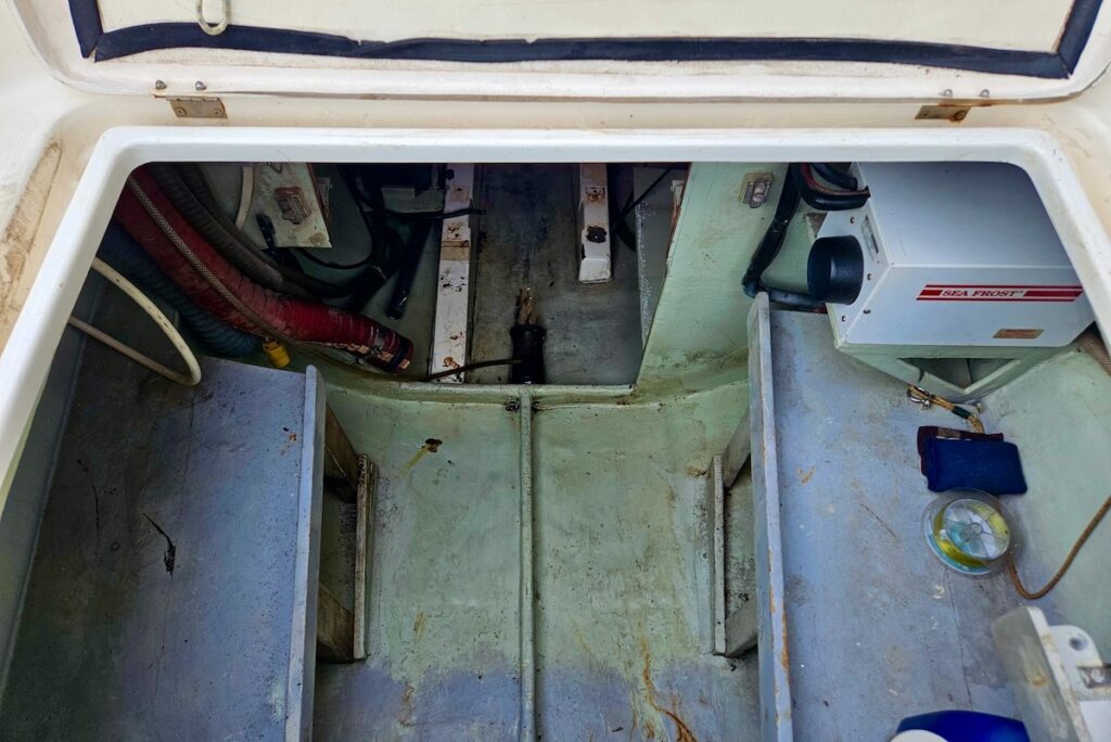 Getting go in the water, engine room Leopard catamaran