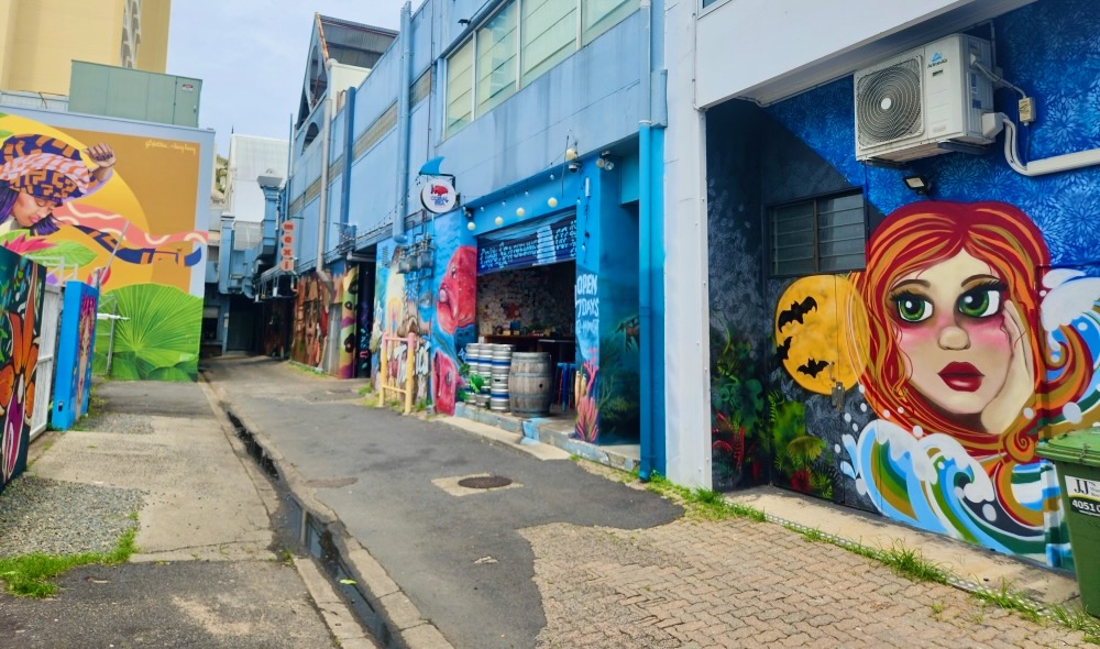street art alley, Coral Sea Brewing