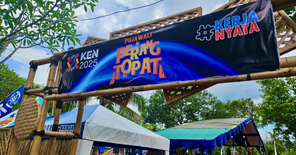 Perang Topat, Down time in Lombok