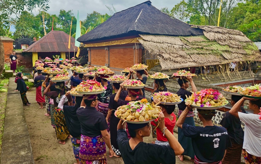 Perang Topat parade, Lombok