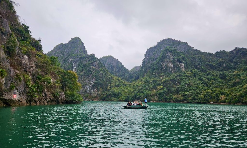 karsts, boat, Cat Ba, Two weeks in Vietnam