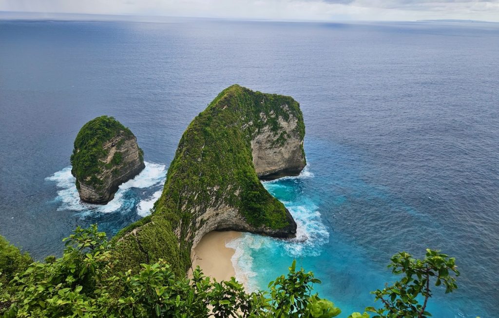 Impressions of Bali, Nusa Penida T. Rex cliff