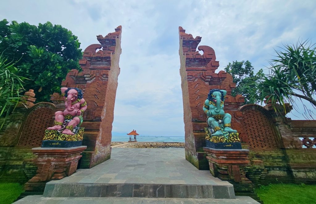Impressions of Bali Sanur gate