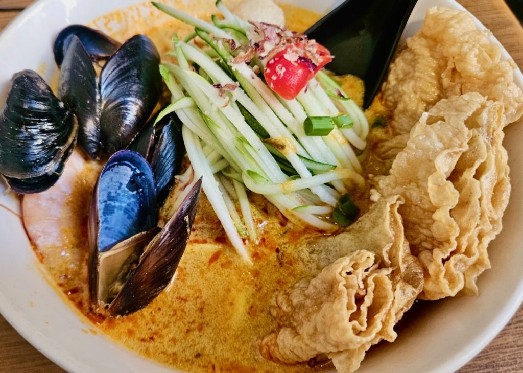 Laksa with mussels